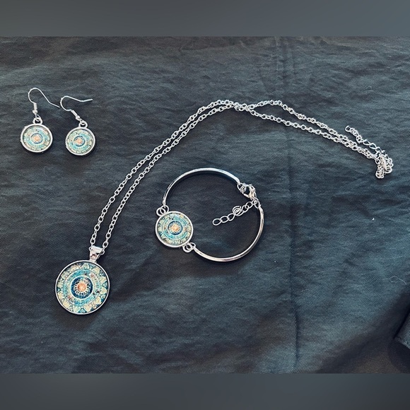 None Jewelry - 3 piece jewelry set 
Necklace , bracelet & earrings   New